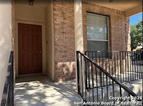 8603 Tioga Pass in Helotes, TX - Foto de edificio - Building Photo