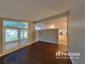 30477 N Oak Grove Ave in Libertyville, IL - Building Photo - Building Photo