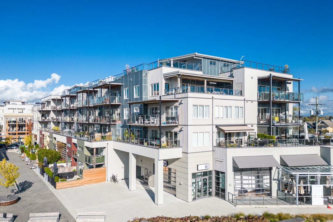 The Pier at London Landing in Richmond, BC - Building Photo