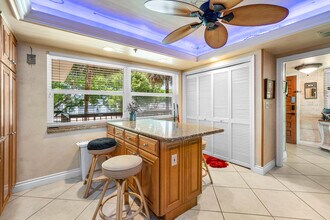 374 Golfview Rd in North Palm Beach, FL - Foto de edificio - Building Photo