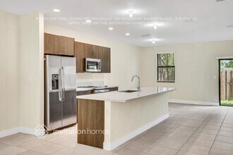 10437 NW 82nd St in Doral, FL - Foto de edificio - Building Photo