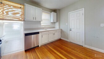 280 McGrath Hwy in Somerville, MA - Building Photo