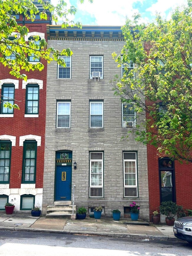 property at 1923 E Pratt St