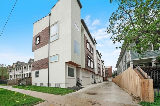 property at 1539 W 23rd St