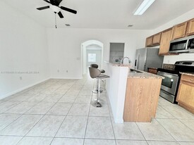 2584 SW 122nd Terrace in Miramar, FL - Foto de edificio - Building Photo