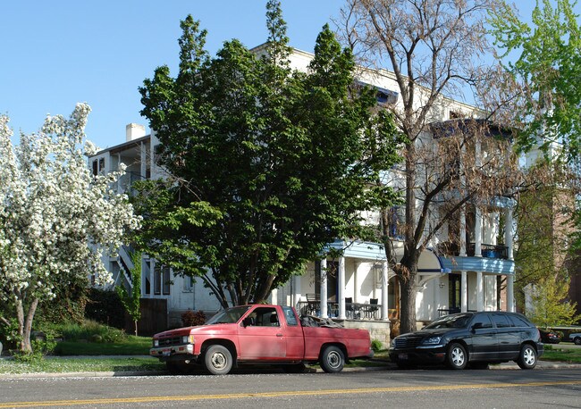 WHITE SAVAGE APARTMENTS in Boise, ID - Foto de edificio - Building Photo