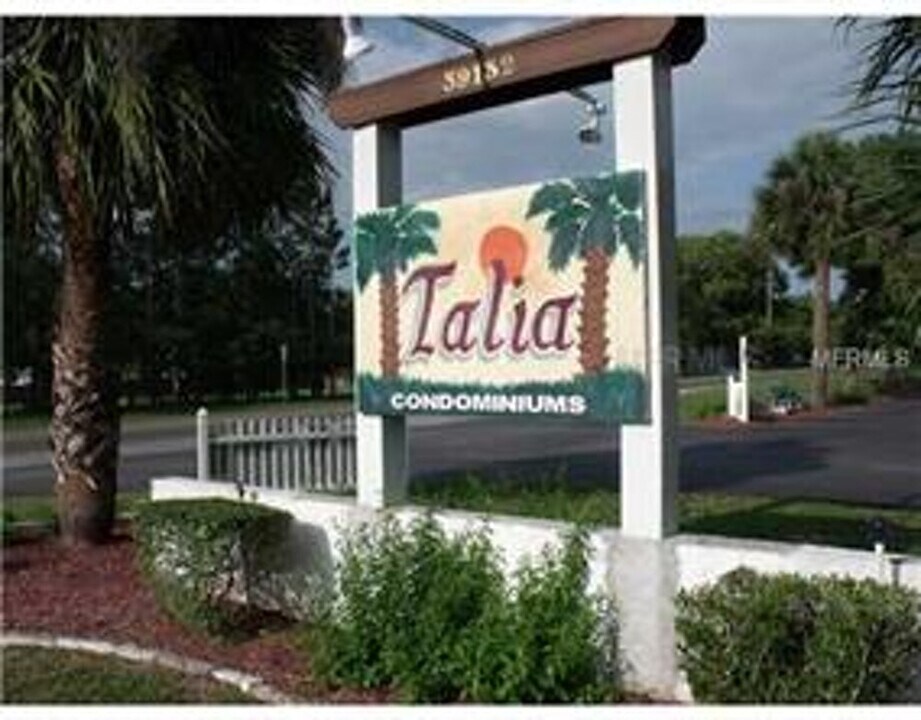 39132 COUNTY ROAD 54 UNIT 2026 in Zephyrhills, FL - Building Photo