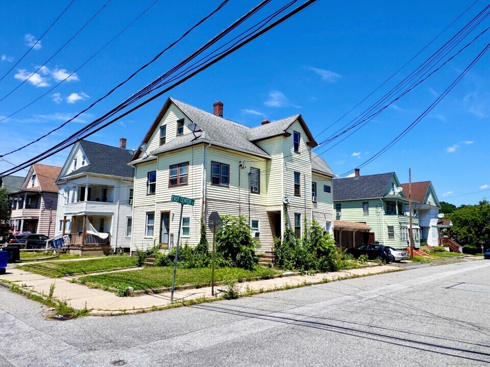 31 Center St in Torrington, CT - Building Photo