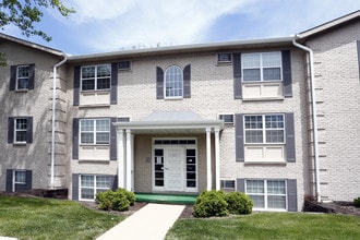 Falcon Landing Apartments - Graduate Students in Bowling Green, OH - Foto de edificio - Building Photo