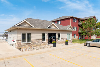 Wheatland Condos in Cedar Rapids, IA - Foto de edificio - Building Photo