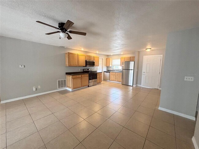 337 Fisher Dr in Deltona, FL - Building Photo - Building Photo