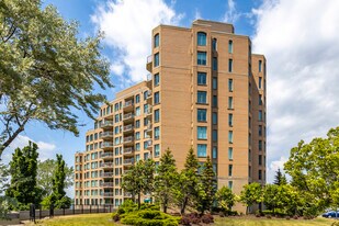 8200 Du Saint-Laurent Boul Apartments