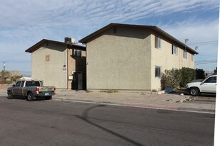 213 E Foster Ave in Henderson, NV - Building Photo