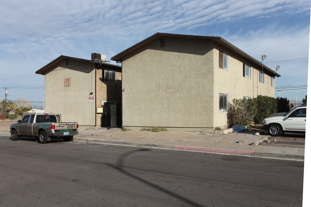 213 E Foster Ave in Henderson, NV - Building Photo