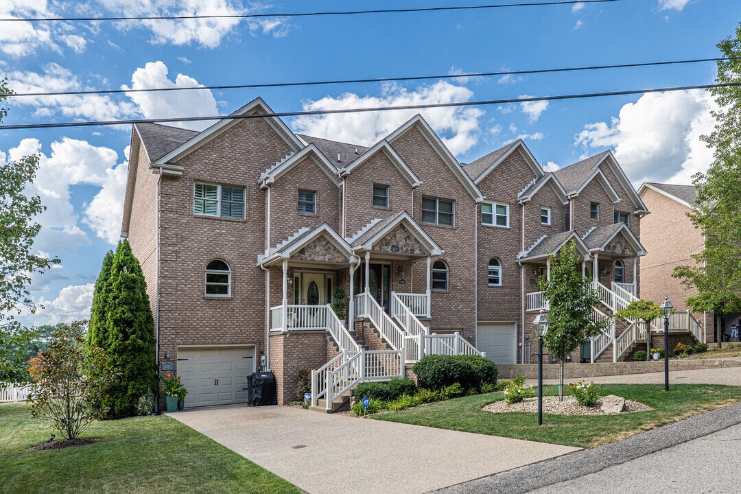 Olivia Estates in Aliquippa, PA - Building Photo
