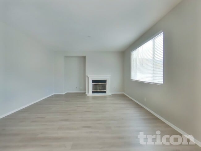 6134 W Ave J 12 in Lancaster, CA - Building Photo - Building Photo