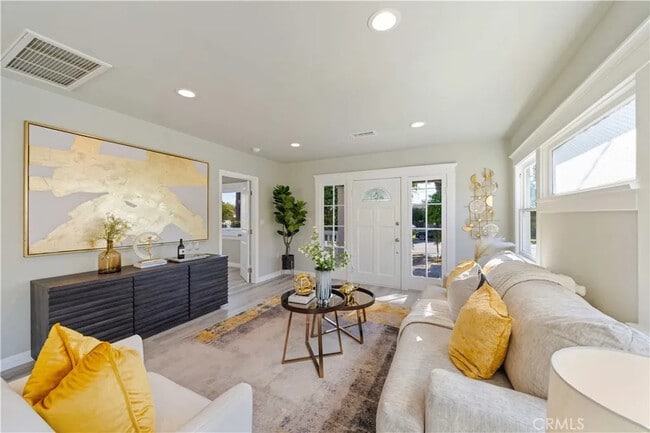 property at 463 E 9th St