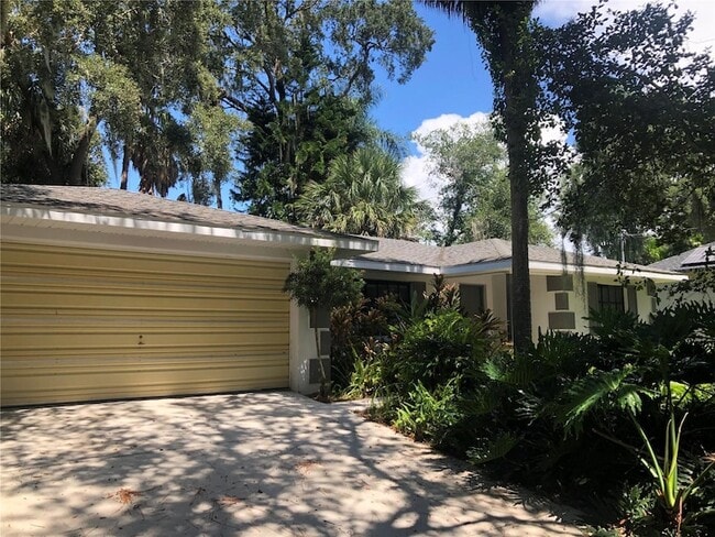 property at 1120 N Brickell Dr