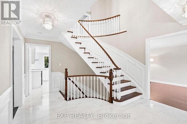 17 Gordon Rowe Crescent in Richmond Hill, ON - Building Photo - Building Photo