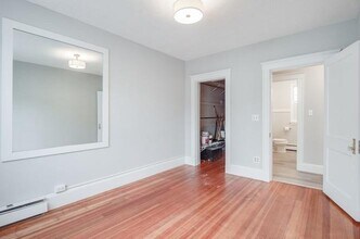 25 Roslyn St, Unit 10 in Salem, MA - Building Photo - Building Photo