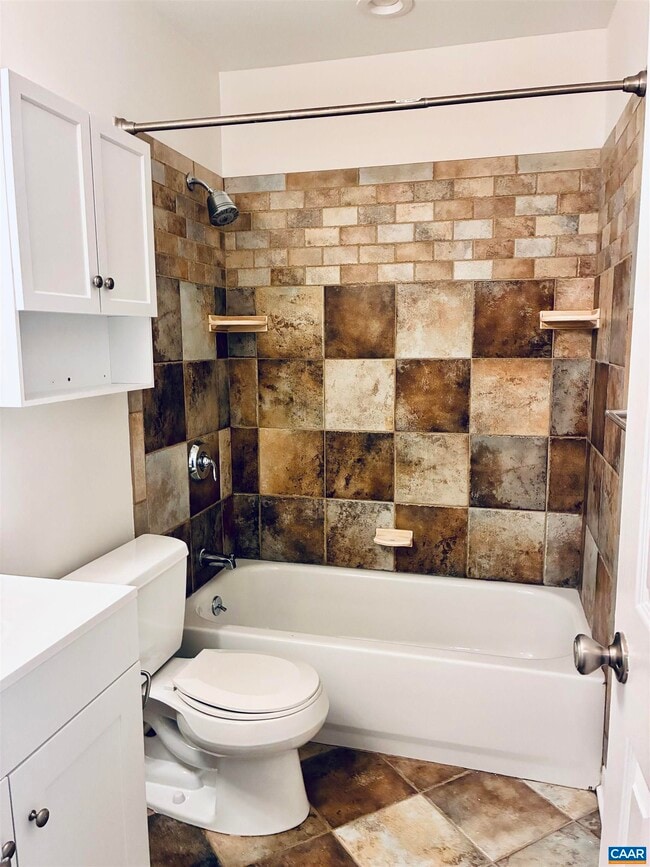 210 Saponi Ln in Charlottesville, VA - Building Photo - Building Photo