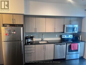 65 Speers Rd in Oakville, ON - Building Photo - Building Photo