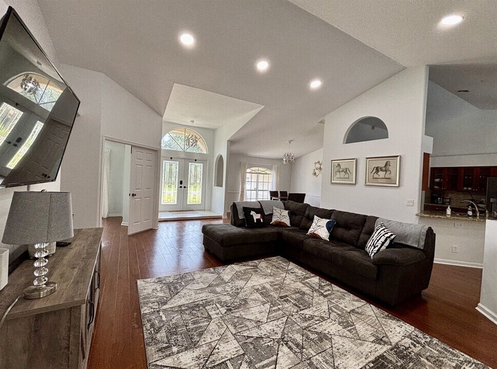 13885 Sheffield St in Wellington, FL - Building Photo
