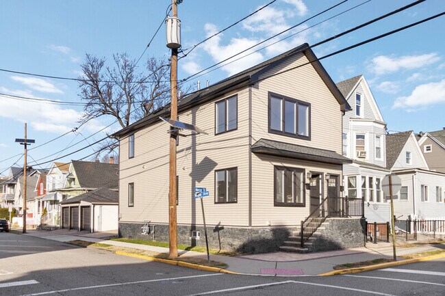 55 Mercer St in Wallington, NJ - Building Photo - Building Photo