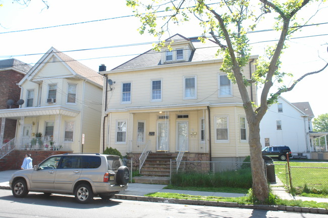 210 Madison Ave in Perth Amboy, NJ - Building Photo - Building Photo