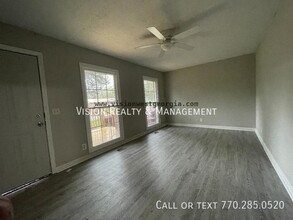 325 W Barbara Ln in Carrollton, GA - Building Photo - Building Photo