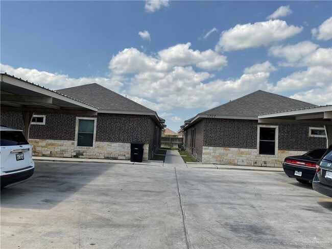 property at 2707 E Garfield Ave