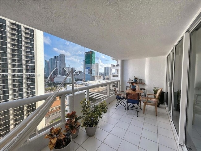 1717 N Bayshore Dr, Unit A-2542 in Miami, FL - Building Photo - Building Photo
