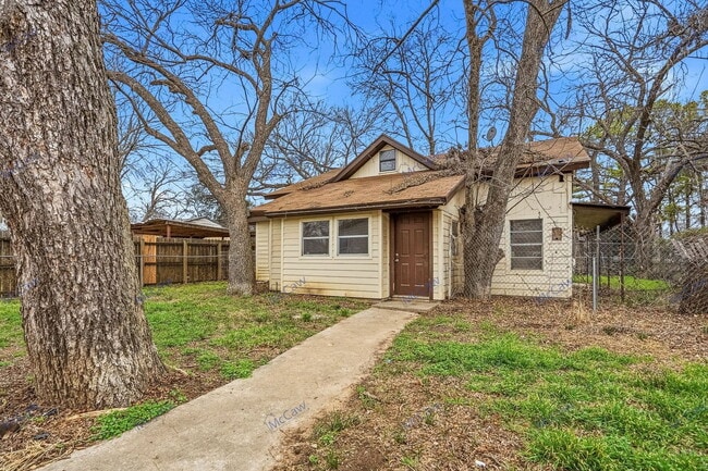 508 W Lone Star Ave in Cleburne, TX - Building Photo - Building Photo