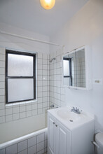 7445 N Greenview Ave, Unit 318 in Chicago, IL - Building Photo - Building Photo