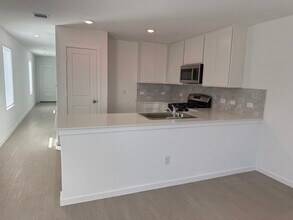 5720 Mangas Cir in Seguin, TX - Foto de edificio - Building Photo