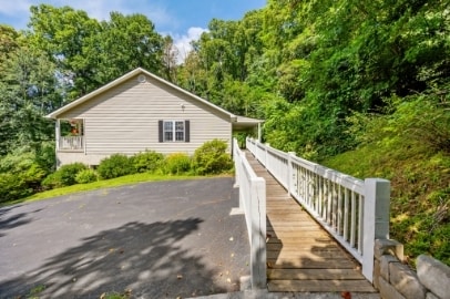 73 Waters Rd in Asheville, NC - Foto de edificio - Building Photo