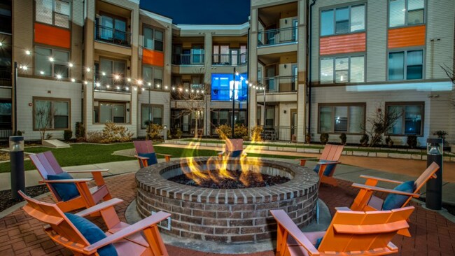 3090 Outlet Pkwy in Grand Prairie, TX - Foto de edificio - Building Photo