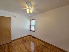1025 W 8th St in Cedar Falls, IA - Building Photo - Building Photo