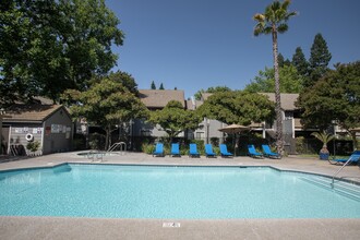 Bishop's Court Apartments in Rancho Cordova, CA - Building Photo - Building Photo