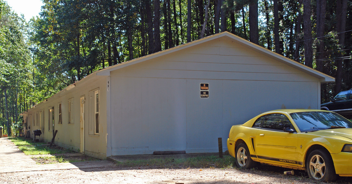 601 Peach Rd in Raleigh, NC - Building Photo