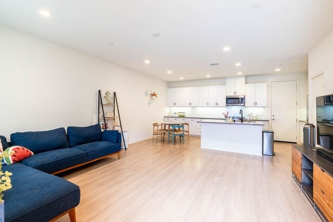 62 Savannah in Lake Forest, CA - Building Photo - Building Photo