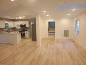 111 Oyster Cove Lndg in Hartfield, VA - Building Photo - Building Photo