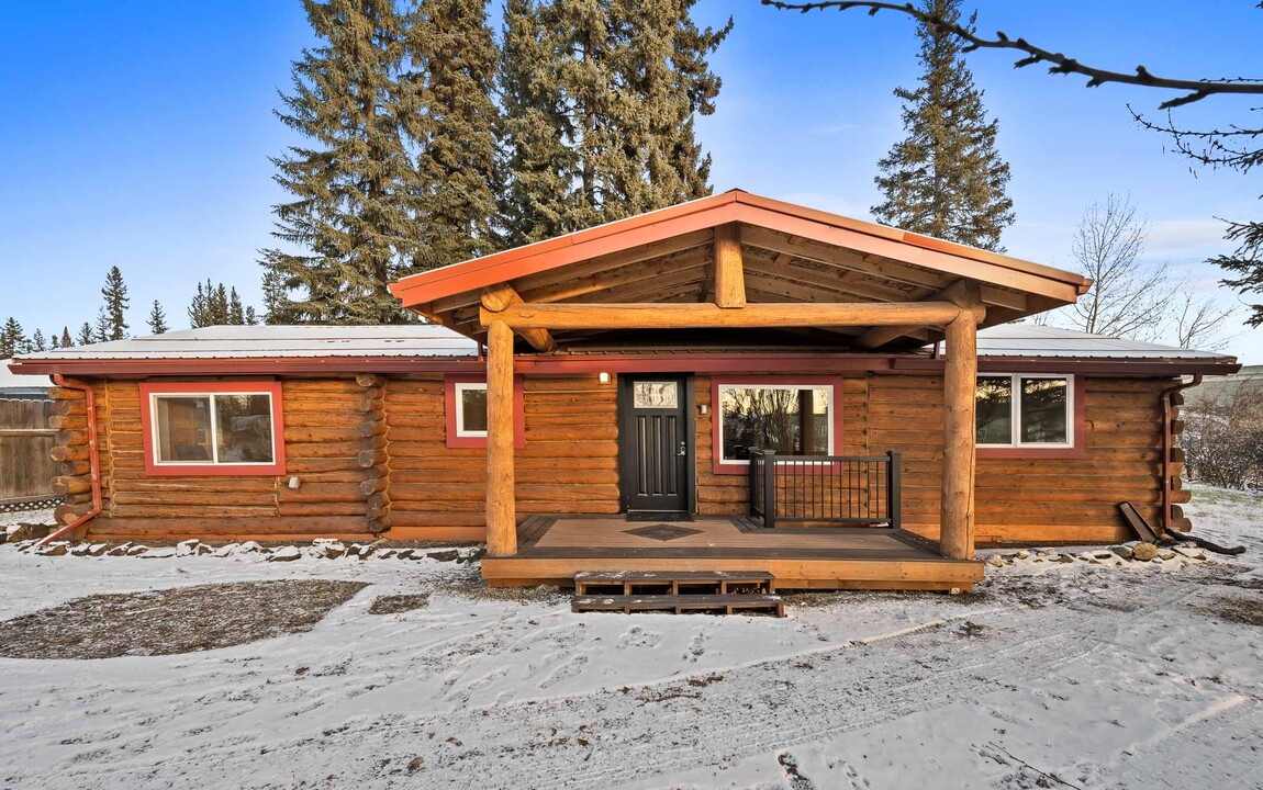 17 Anna Ave in Fairbanks, AK - Building Photo