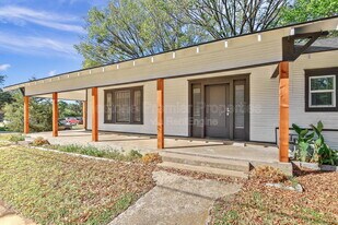 1115 S Rusk Ave in Denison, TX - Building Photo