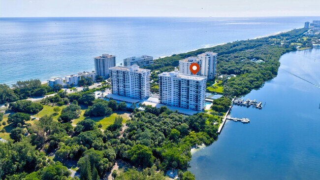 2121 N Ocean Blvd in Boca Raton, FL - Building Photo - Building Photo