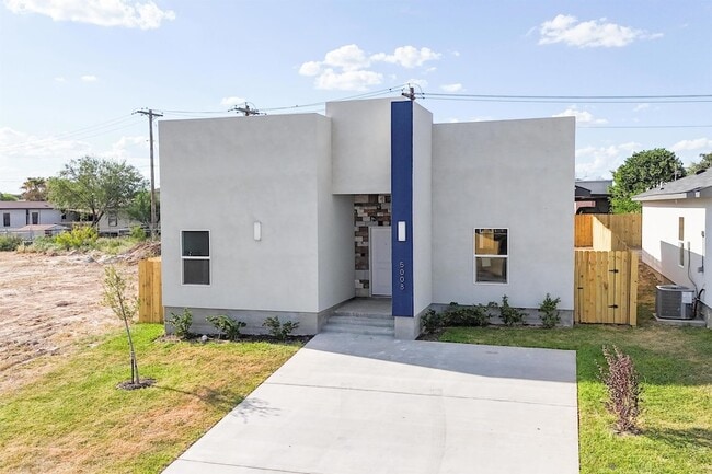 5008 Rotonda Ln in Laredo, TX - Building Photo - Building Photo