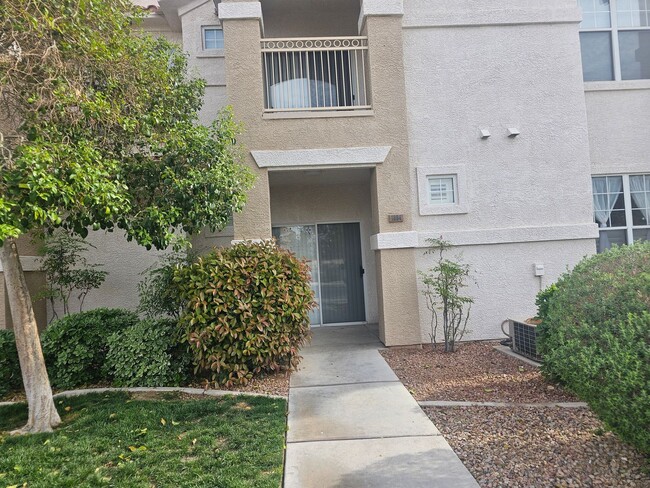 property at 8555 W Russell Rd