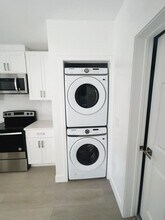 10313 Eldora Ave in Los Angeles, CA - Building Photo - Building Photo