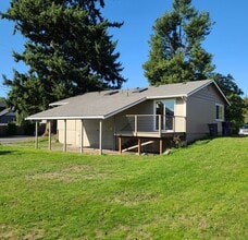 1200 Stierlen Pl in Burlington, WA - Building Photo - Building Photo