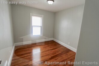 34 Russell St in Malden, MA - Building Photo - Building Photo